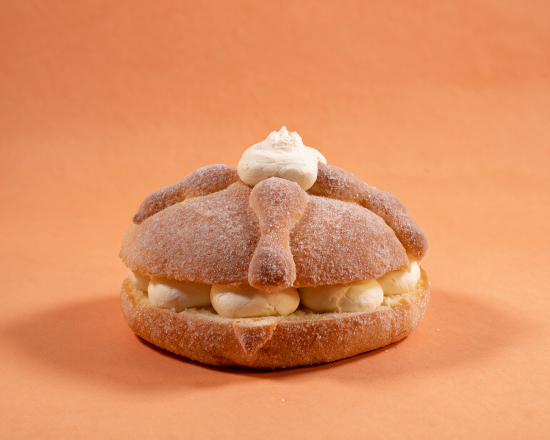Pan de muerto crema de nata mediano