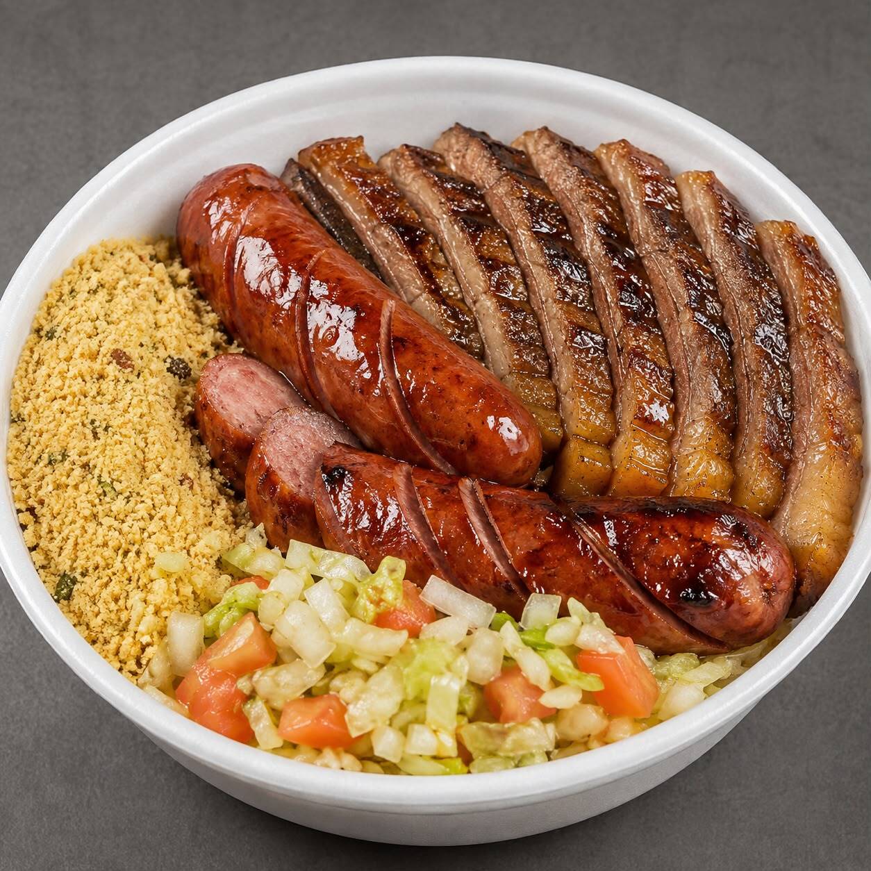 Arroz e Feijão fresquinho, Picanha e Linguiça de Churrasco assado na Brasa, Farofa e Vinagrete.