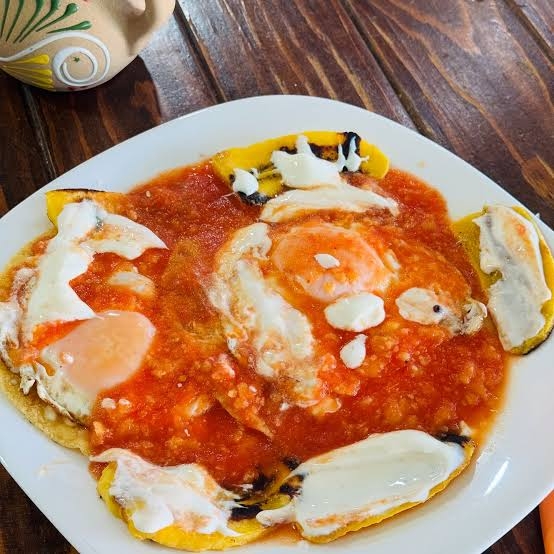 Huevos motuleños
