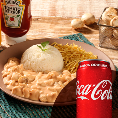 Saboreie 250g (porção do item strogonoff) do tradicional do Santo. Cortes macios de frango com o nosso inconfundível molho de Strogonoff a base de produtos da renomada marca Heinz, creme de leite e champignons cuidadosamente selecionados. Acompanha arroz branco, batata palha ou purê de batatas + 1 Coca-Cola lata 350ml (Original ou zero açucares)
(Os ingredientes do strogonoff não podem ser alterados e/ou retirados.)