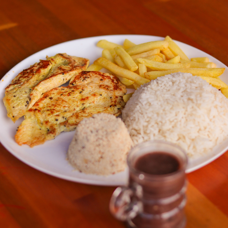 Arroz, Feijão, Batata Frita, Salada Verde ou Maionese. (Informe no campo de observaçaõ a salada que deseja)