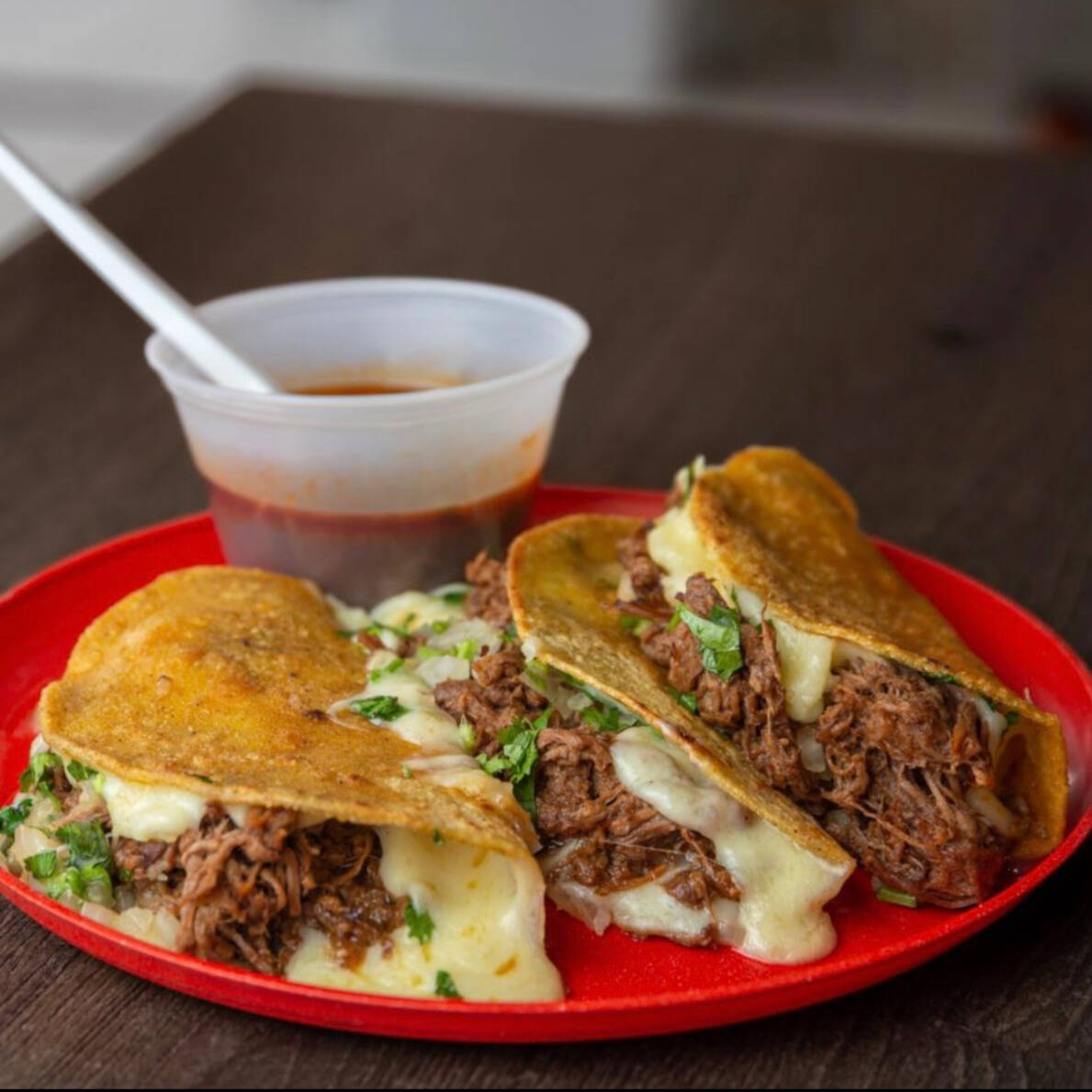 QUESABIRRIA DE RES (ORDEN 3 PIEZAS) tortilla deman