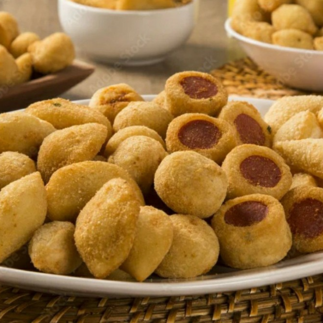 Minis Salgadinhos deliciosos vários sabores de 16 gramas à 20 gramas
Travesserinho de Pizza (presunto e queijo)
Coxinha de Frango
Enroladinho de salsicha
Bolinha de Queijo