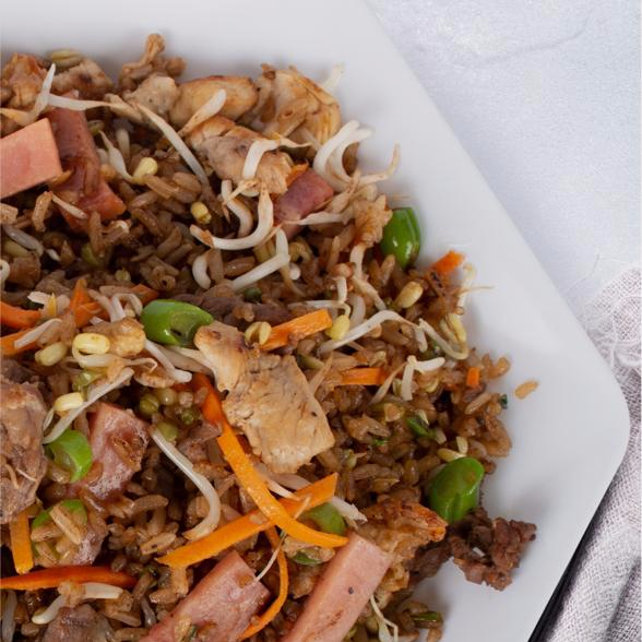 Arroz Mixto Pollo, Carne y Jamon Con 2 Bebidas