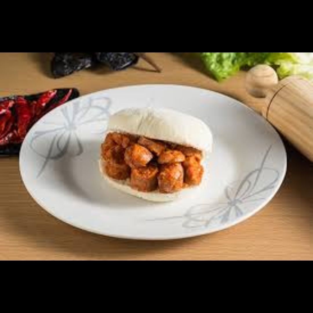 Pambazo de Salchicha Enchipotlada