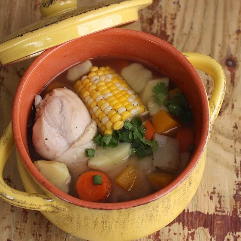 Sopa Pierna y Muslo de Pollo(1trs)