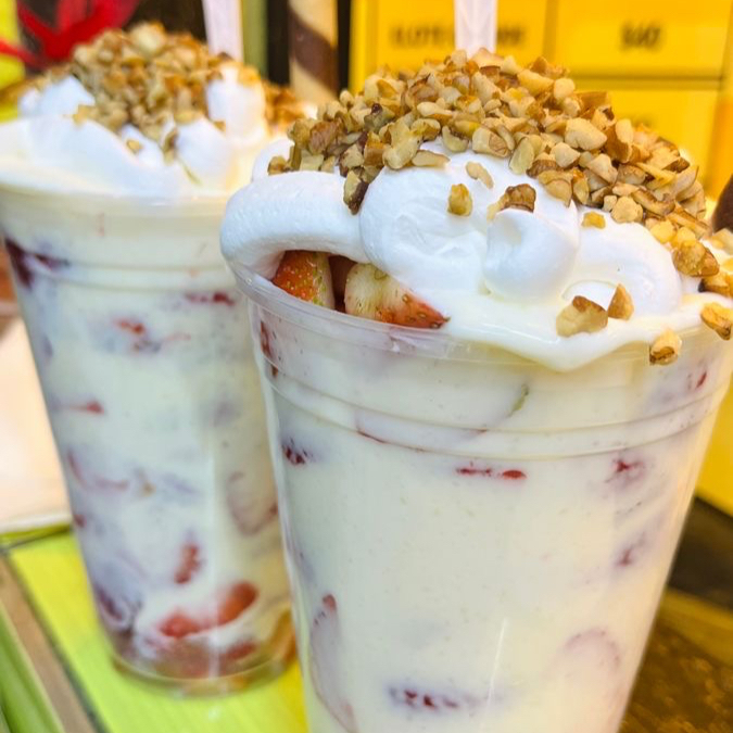 Churros Con Fresas Con Crema (Vaso)