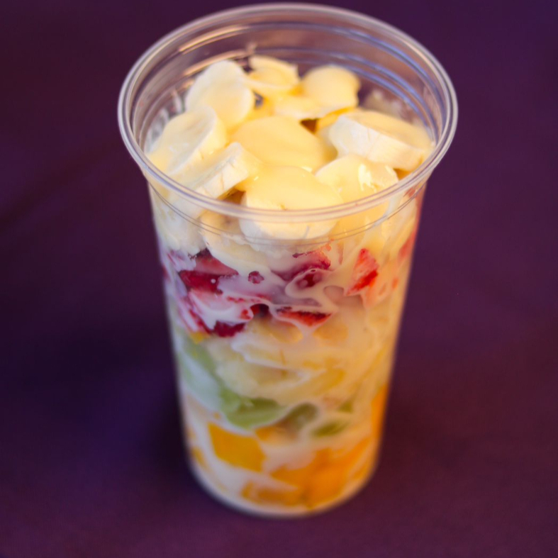 Nossa salada de frutas é feita com frutas frescas, selecionadas e cortadas na hora. Uma opção leve, natural e perfeita para qualquer momento do dia.