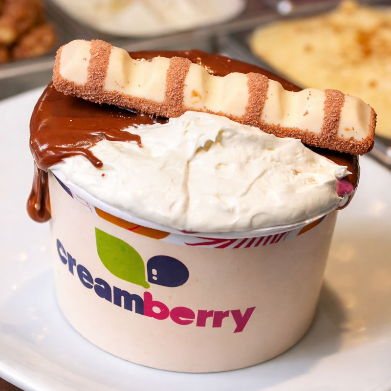 Camadas envolventes de ganache de avelã cremosa ,mousse de ninho e um toque delicado de leite em pó e kinder Bueno