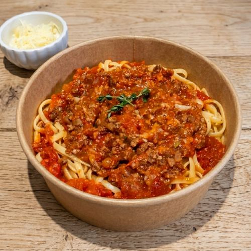Sabia que dá para ter um bolonhesa incrível sem carne? Nosso Linguine é preparado com uma deliciosa proteína de ervilha sabor carne moída – uma exclusividade que você precisa provar! A massa grano duro e o molho de tomate fresco completam essa experiência que lembra o abraço da avó!