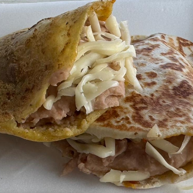Gordita Maiz Frijoles Queso