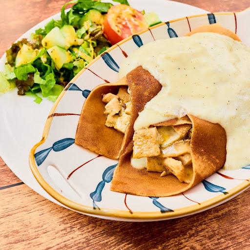 Crepa Pollo En Salsa Blanca