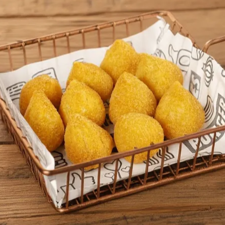 Combo de 10 coxinhas, frito na hora para chegar quentinho na sua casa. Entrega super rápida. Salgadinhos de 25g (Padrão Festa).
