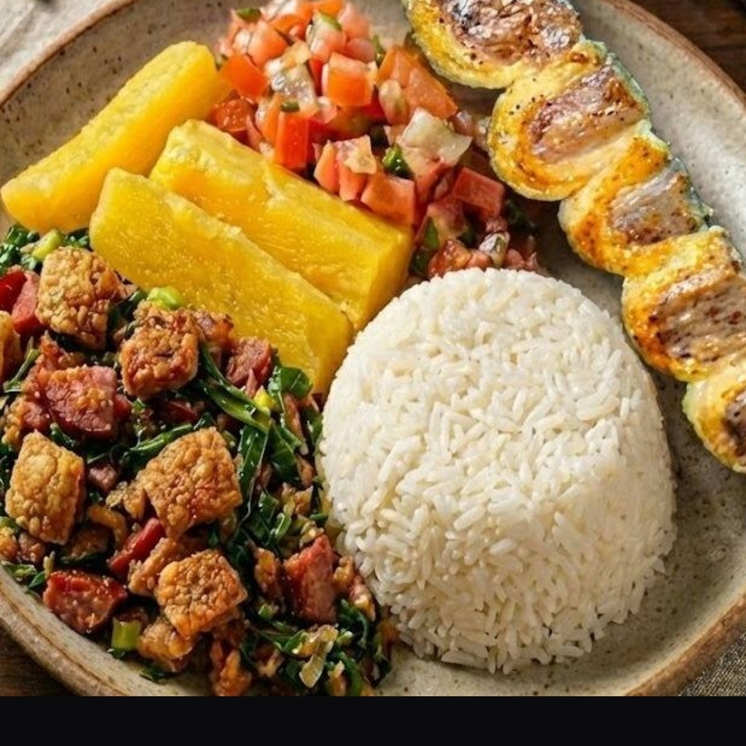 Arroz , feijao tropeiro , vinagrete e mandioca + espetos + refri