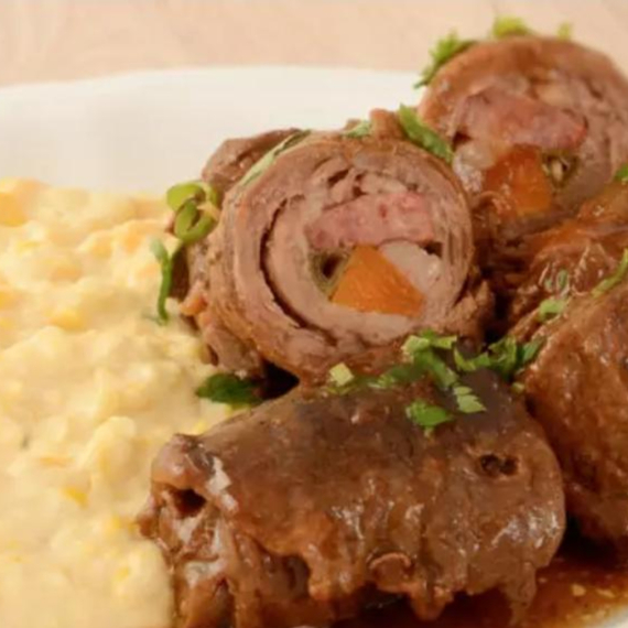 Arroz ,Feijão,Bife a rolê , purê de batata e salada