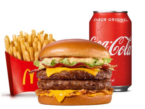 Com duas camadas suculentas de carne grelhada, queijo tipo cheddar derretido e o toque crocante da cebola crispy, ele entrega uma explosão de sabores a cada mordida. O bacon defumado e a combinação irresistível de molhos especiais (molho do Cbo e Méquines