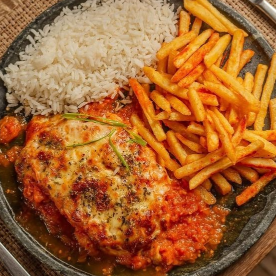 Acompanhamento: arroz, Batata-frita, salada