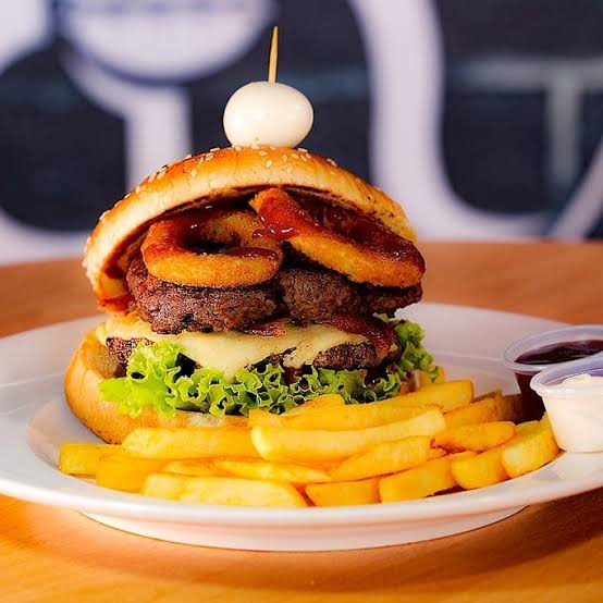Doble:carne de res400gr, jamón,tocino,aros de cebo
