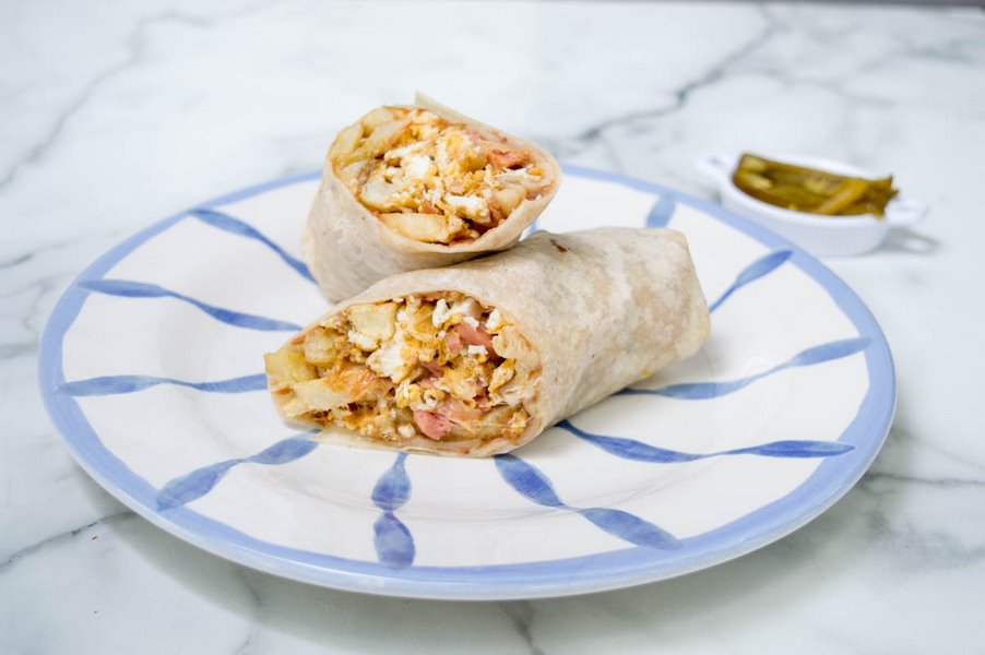 Burrito huevo con salchicha