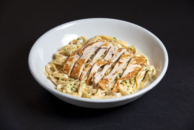 Fettuccine Alfredo con Pollo