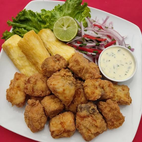 Chicharrón De Pescado Con Guacamole
