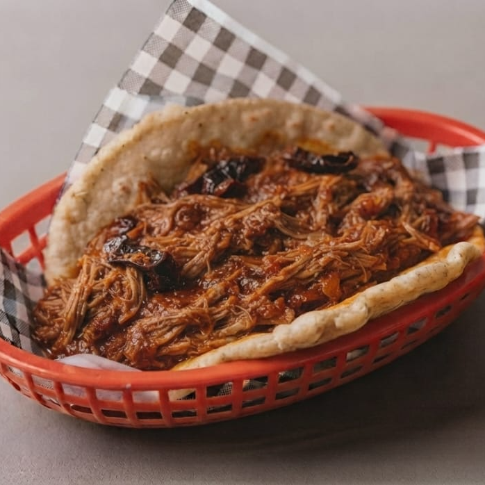 TACO DE CARNE DESHEBRADA