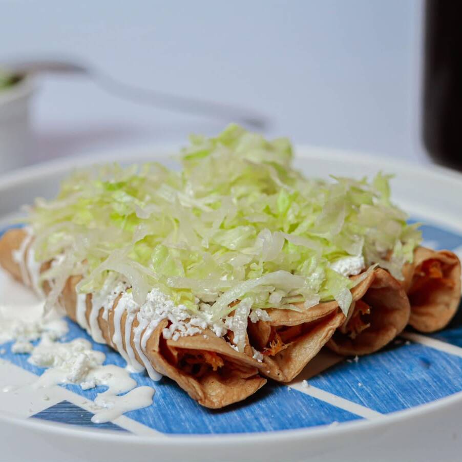 Tacos Dorados de Pollo