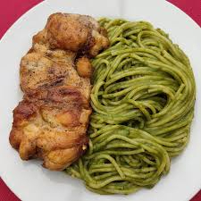 Tallarines Verdes con Pollada + Entrada + Refresco