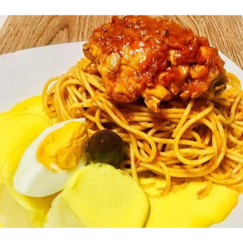 Tallarines Rojos con Papa a la Huancaina