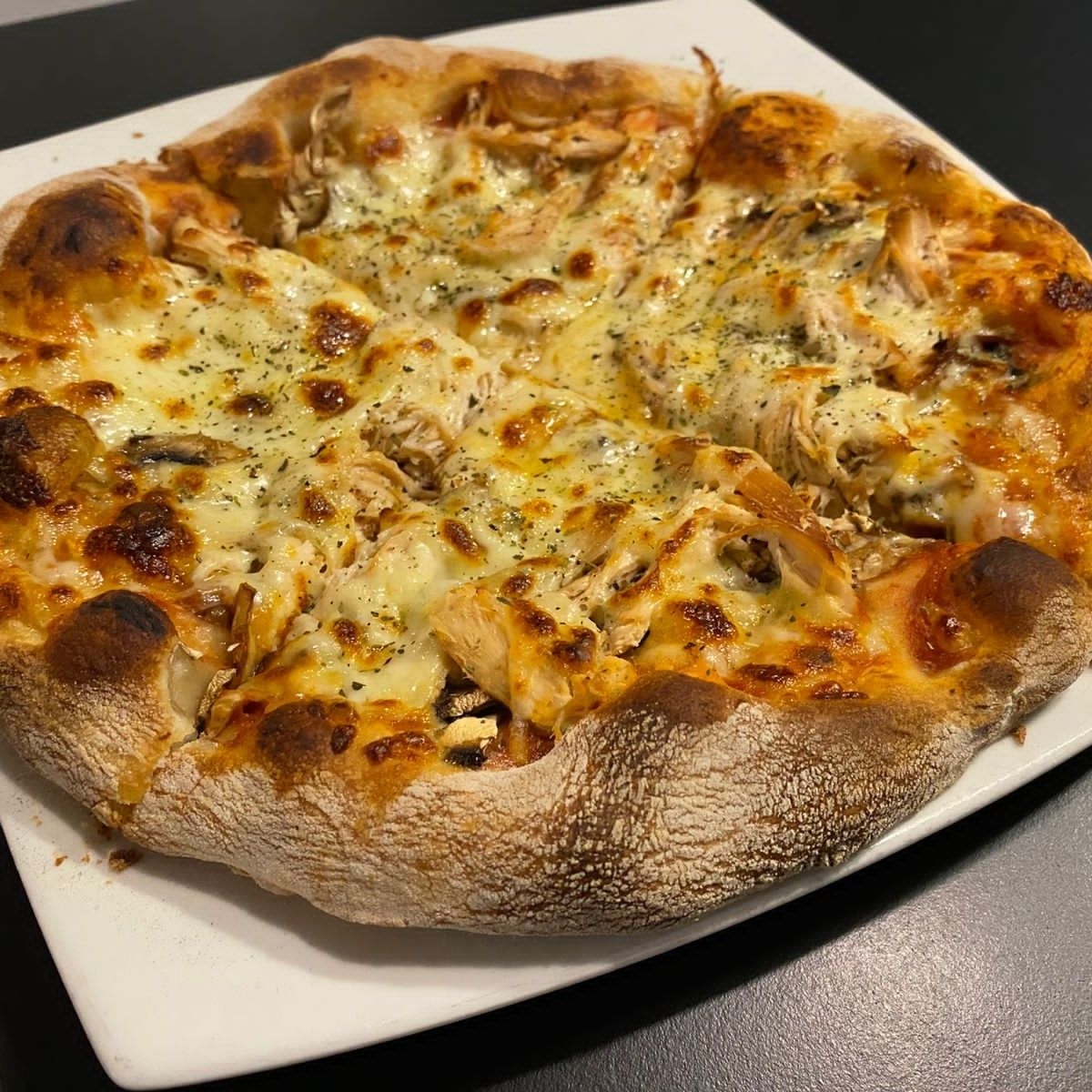 Pizza Pollo y Champiñones