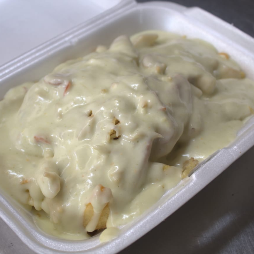 Salchipapa Gratinada + Gaseosa