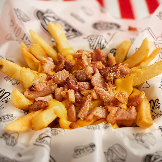Papas con Queso Cheddar & Tocineta