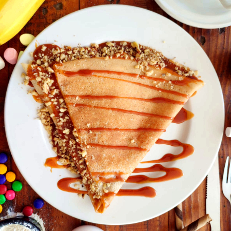 Crepas con Cajeta y Nuez.