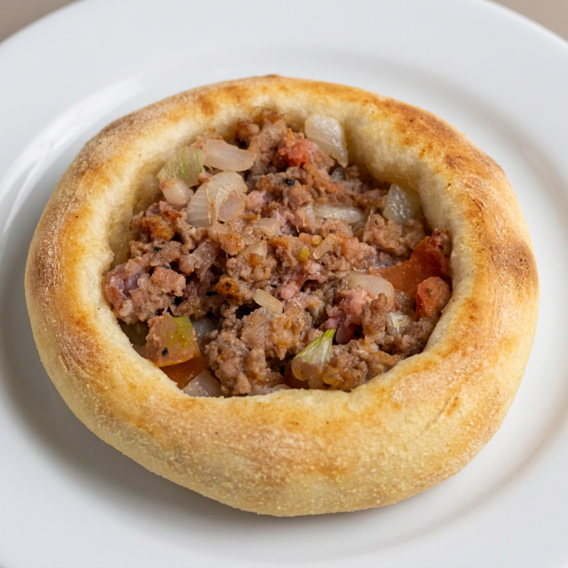 Carne temperada com cebola e tomate.