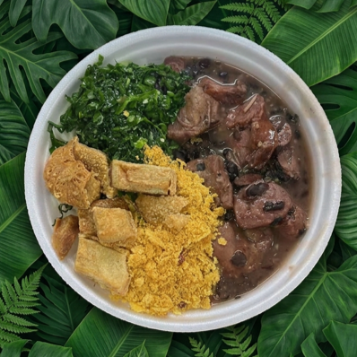 Acompanha Arroz, torresmo, farofa, couve refogada e vinagrete separado ♥