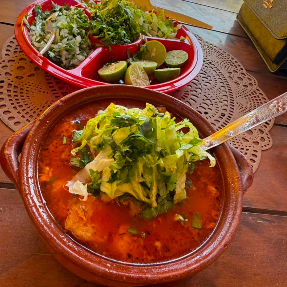 POZOLE ROJO MEDIO LITRO