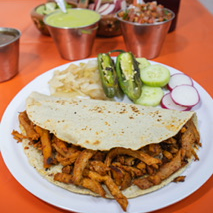 Quesadilla de Maíz con Pastor