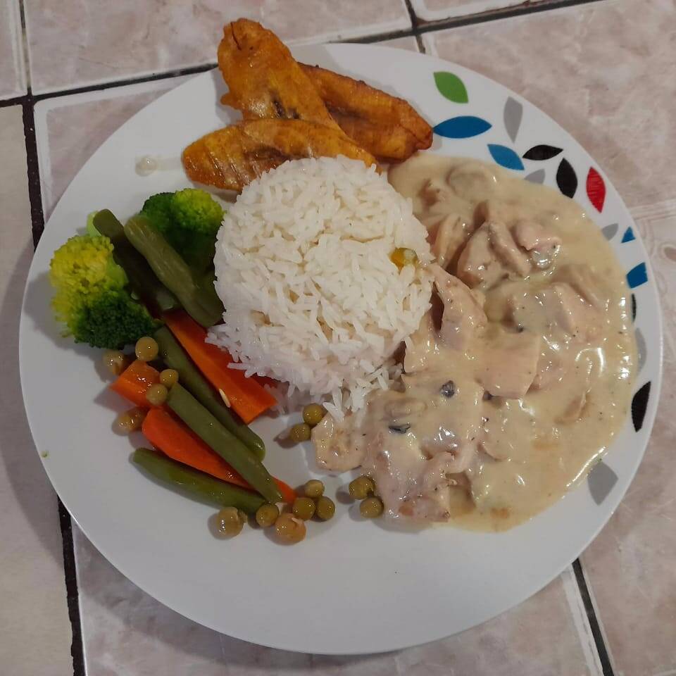 Pollo a la Reina