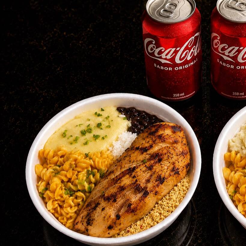 Combo frango grelhado Completo Massa na Brasa 🔥
1 Prato de frango grelhado + 1 Coca Lata + 1 Sobremesa (Chocolate Trento)
Prato completo, servida pra 1. Quentinha e com sobremesa. Mandar em observação, qual doce e se é coca zero ou normal.