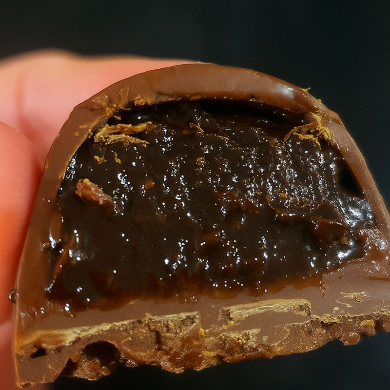 Trufa artesanal de ganache cremosa com o toque crocante e inconfundível do Ovomaltine.