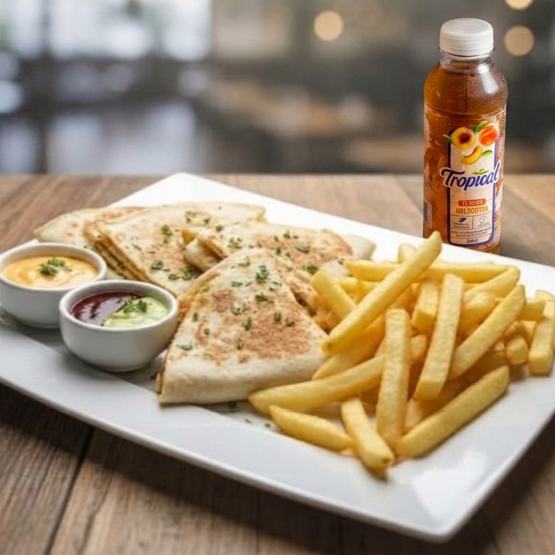 Quesadillas con papas + té frio