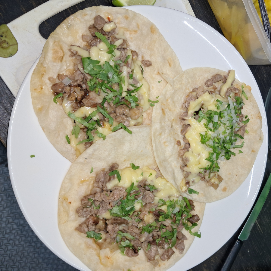 Taco de bistec con queso