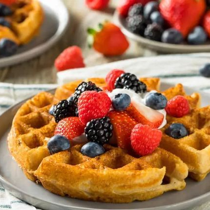 Waffle chantilly fresa blueberry frambuesa lechera