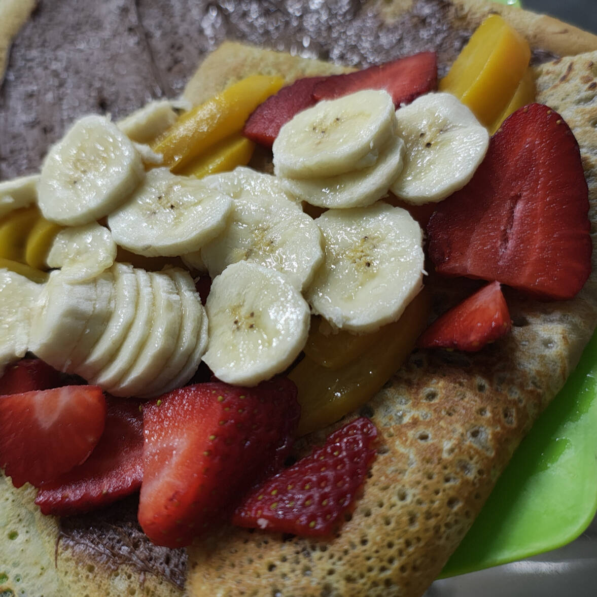 Nutella con fresa, durazno y plátano