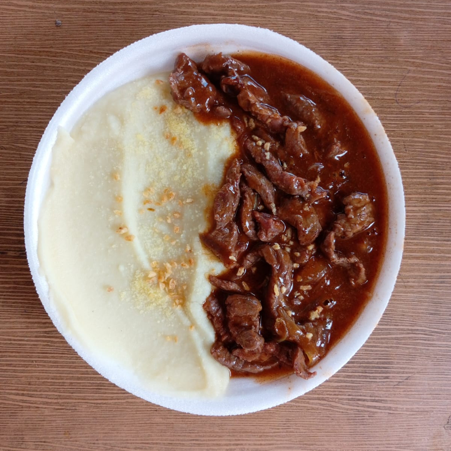 Deliciosas iscas de carne macias em um irresistível molho madeira da casa, acompanhadas de feijão mulato, arroz, purê de batatas. Uma combinação perfeita de sabores para satisfazer seu paladar. Experimente agora!