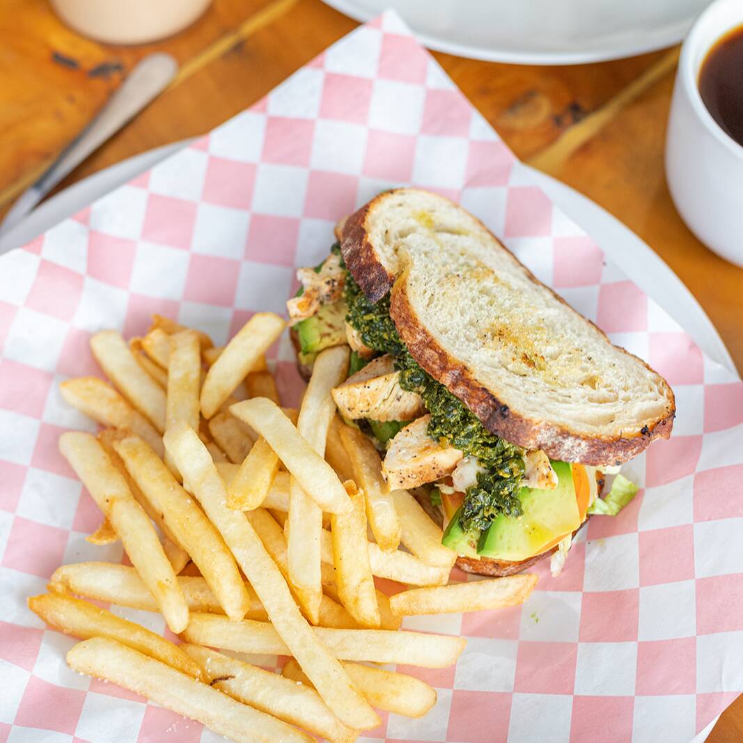 SANDWICH POLLO AL PESTO