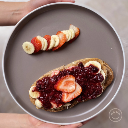 Toast de Cacahuate y Mermelada