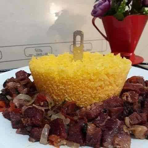 Cuscuz Premium com Charque De Cuscuz quentinho com charque frita bem temperada 🥩🔥. Um clássico nordestino cheio de sabor, ideal para quem ama comida forte e marcante!