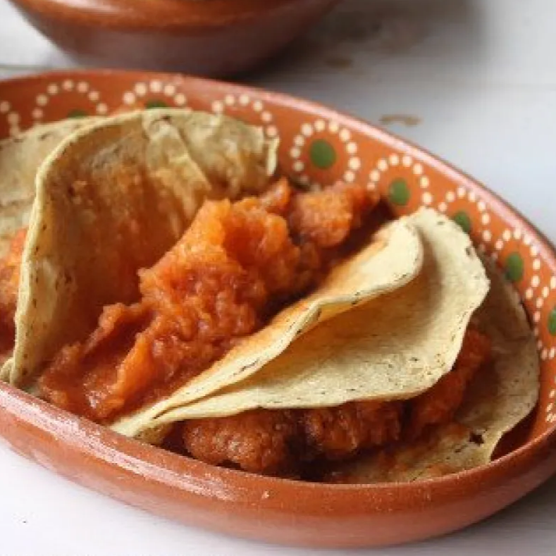Taco de Salsa de Chicharrón Roja