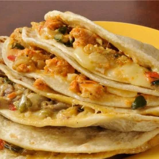 Quesadilla con Huevo en Salsa